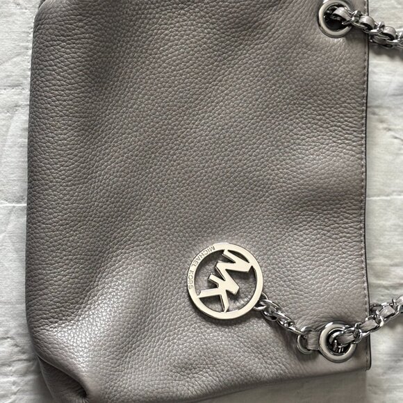 Michael Kors Jet Set Medium Chain Shoulder Bag Pebbled Leather Grey - Picture 15 of 16